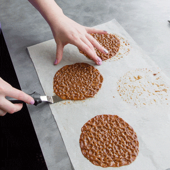 Animated gif showing how to roll brandy snaps.