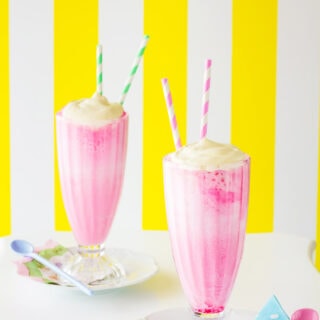 These Pink Panther drinks are a New Zealand childhood classic! Find out how to make these easy non-alcoholic pink lemonade ice-cream floats.