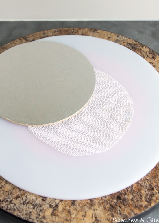 A white acrylic setup board and silver cake board on a turntable.