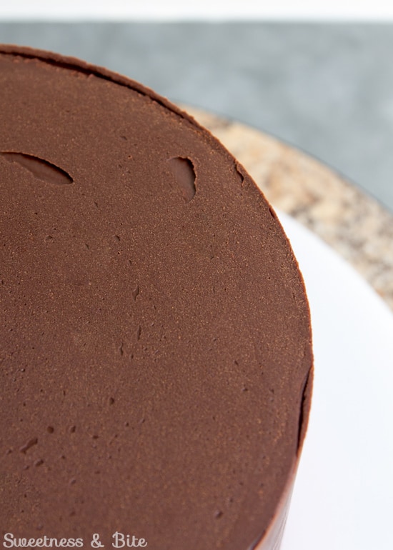 How to achieve sharp edges on cake with butter ganache