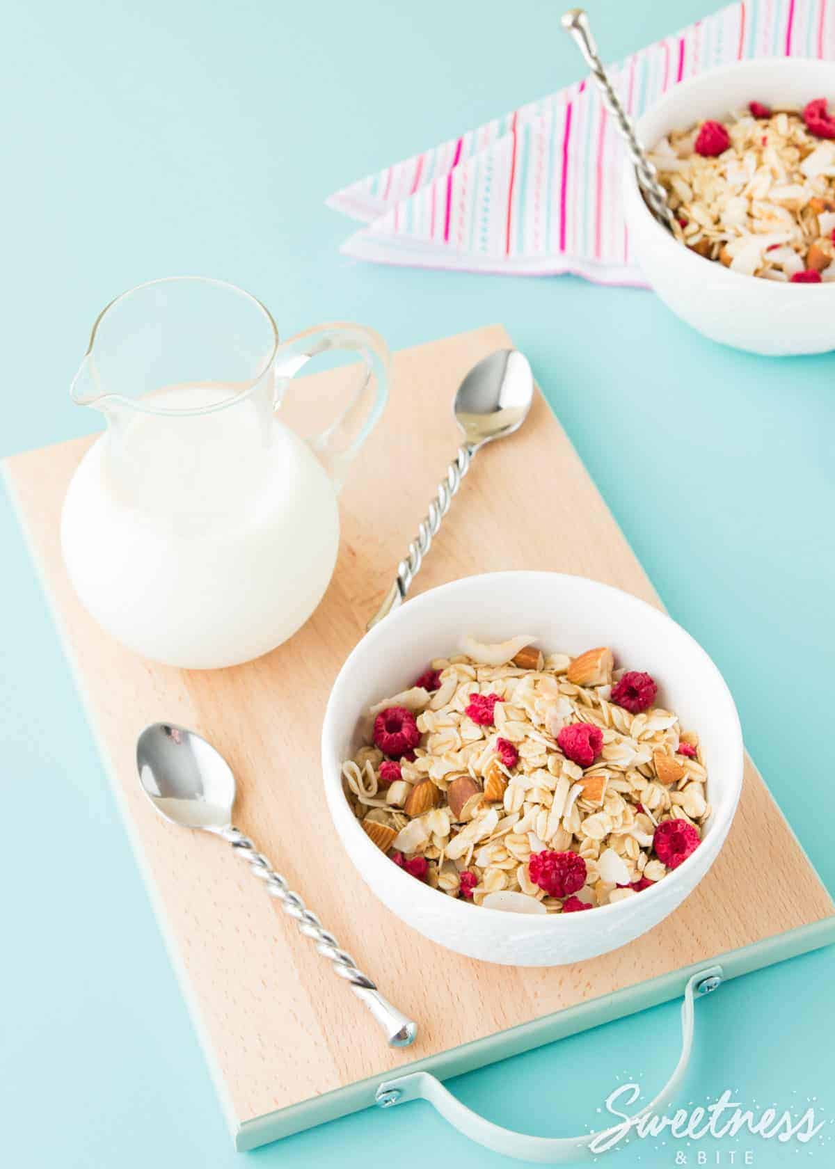 almond-coconut-and-raspberry-muesli-featured-image