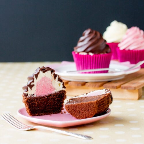 https://sweetnessandbite.com/wp-content/uploads/2016/06/neapolitan-surprise-cupcakes-featured-image-500x500.jpg