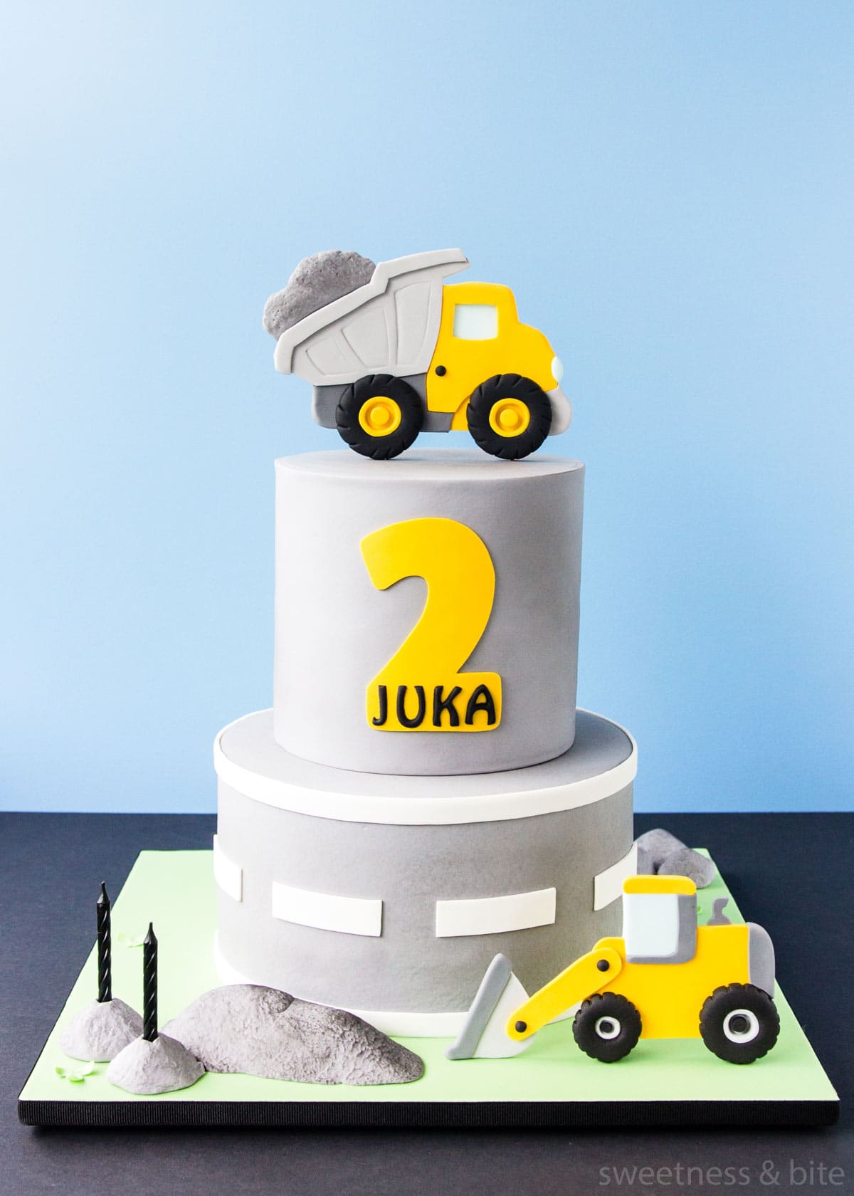 construction cake edible glue